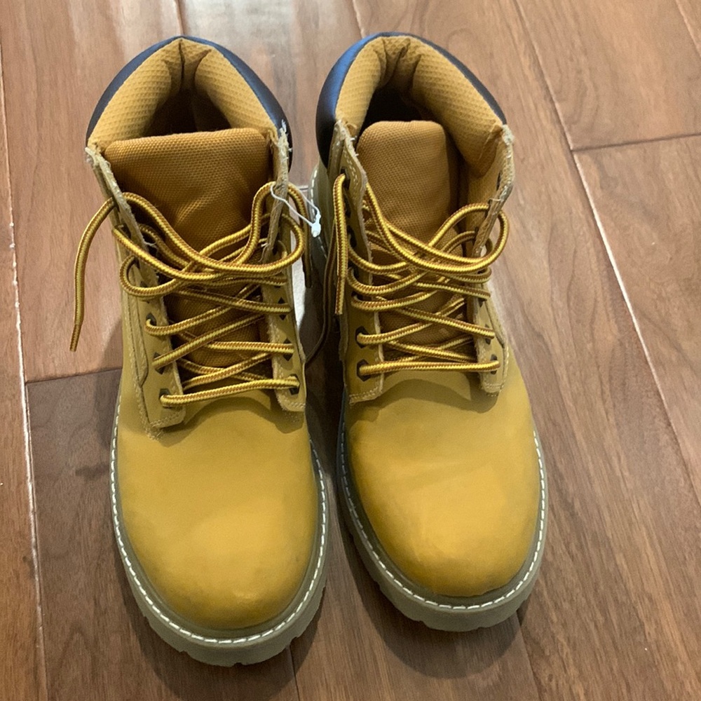 Size 10 Boots sightly worn